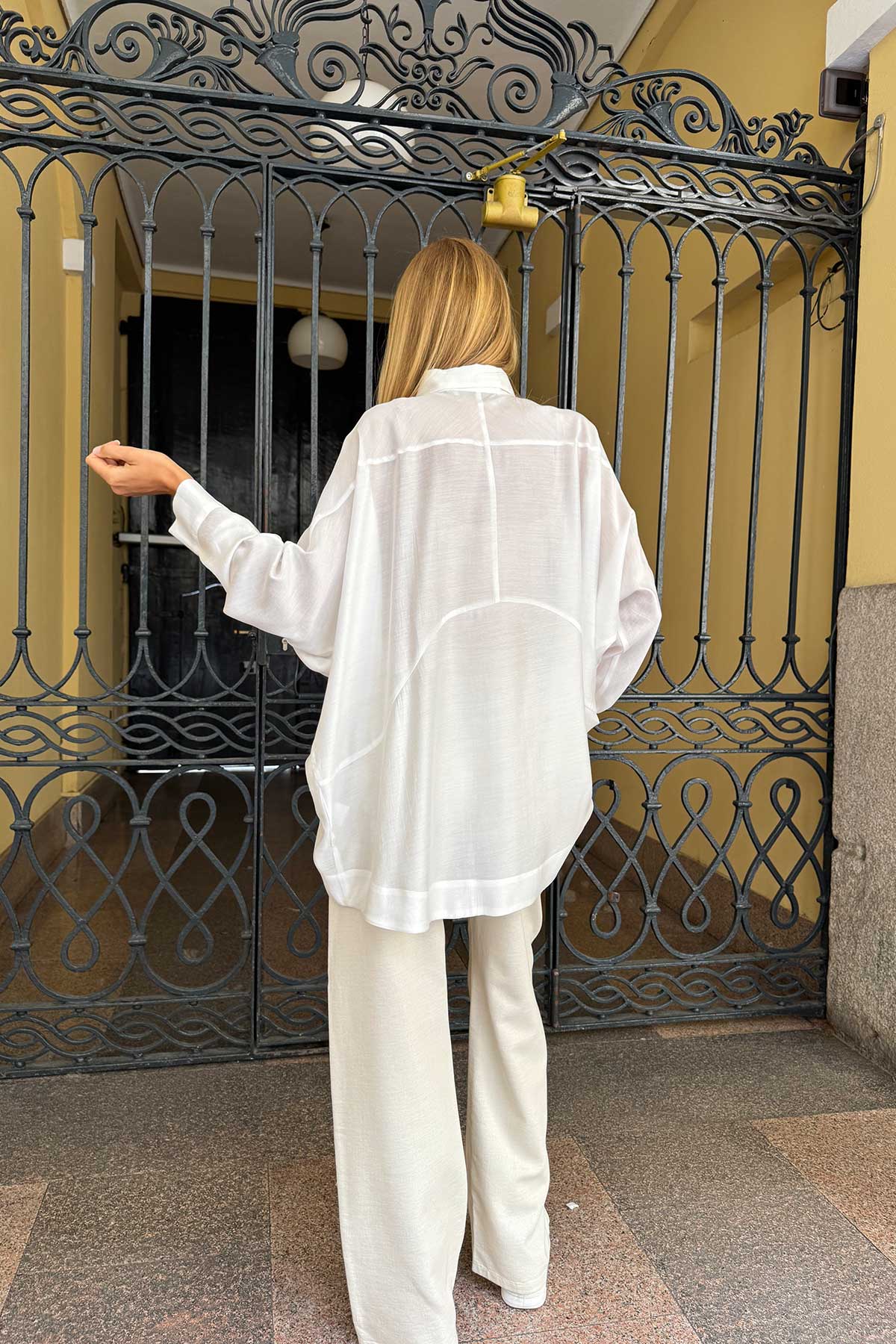 Camicia over gioiello