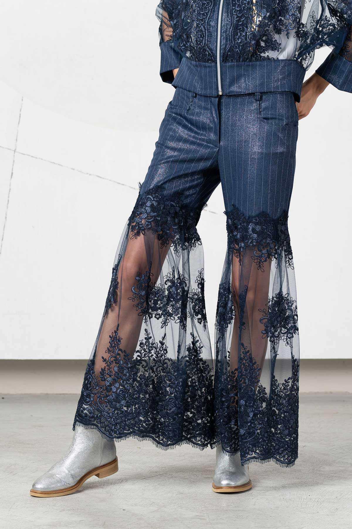 Pantalone con inserti di pizzo